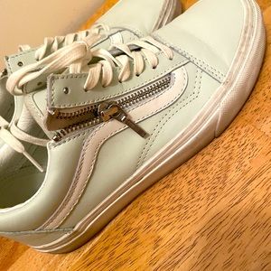 Zipper Vans